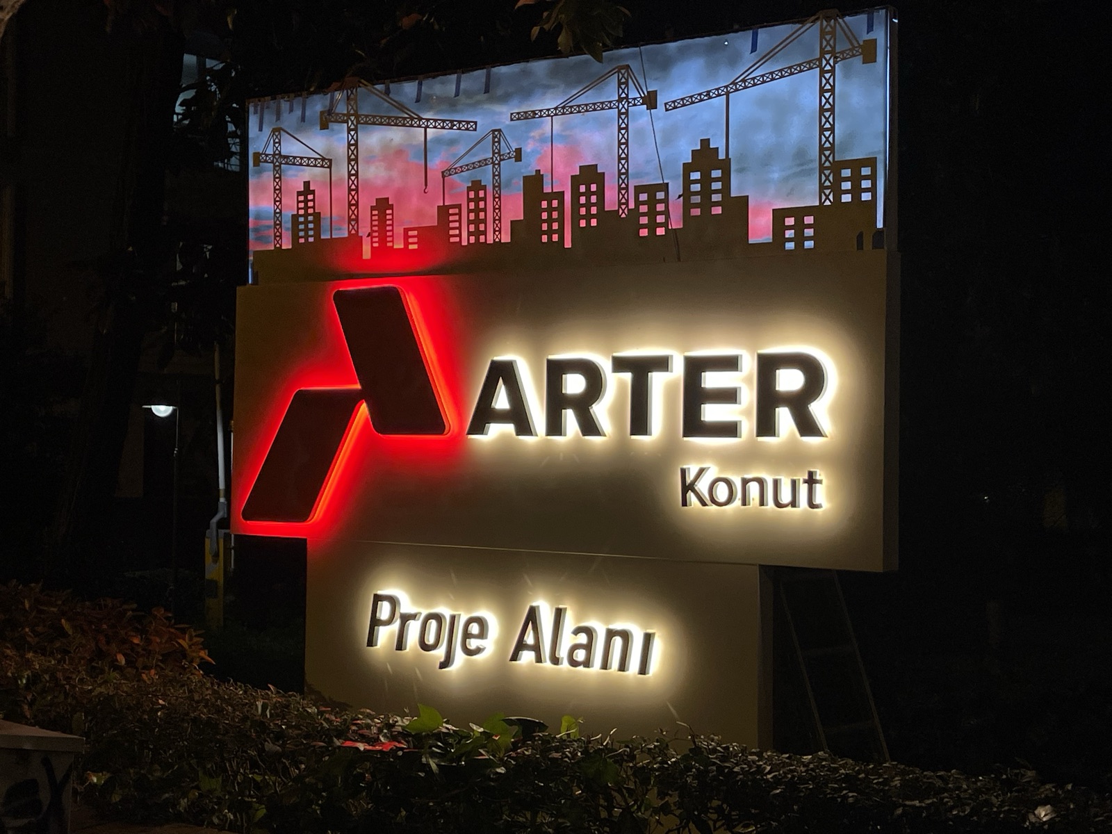 Proje alanı · gece silüet kompozisyonu
