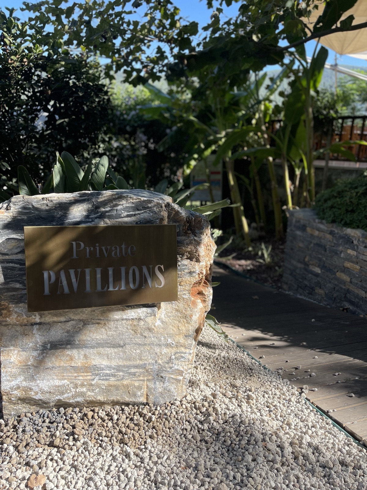 Private Pavillions · taş plaka