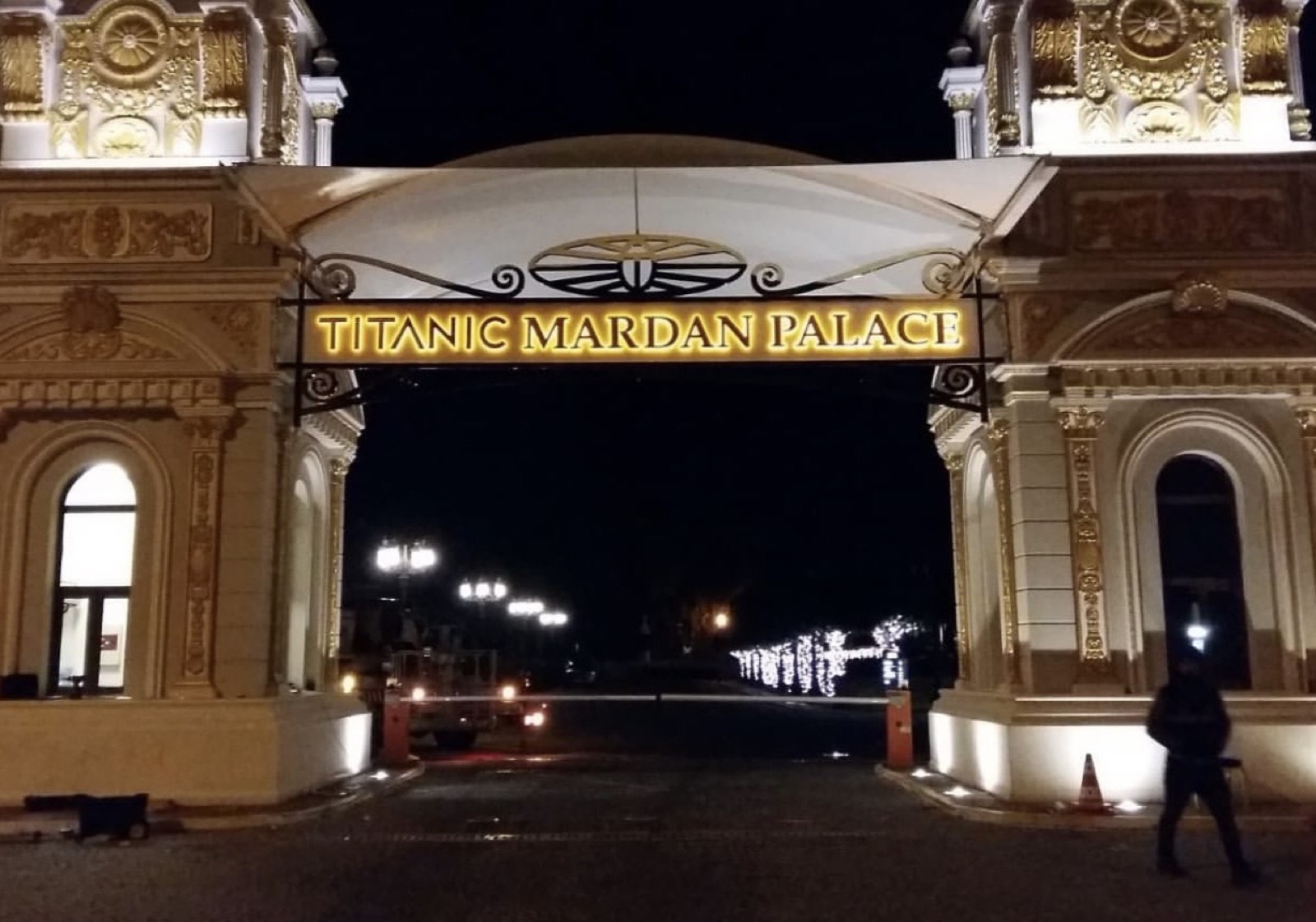 Mardan Palace · giriş takı, gece